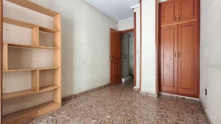 Image No.15-4 Bed Apartment for sale