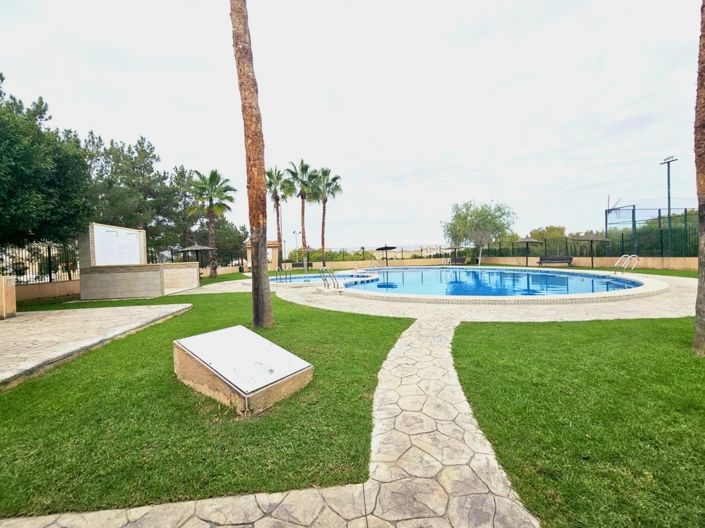 Image No.2-6 Bed House for sale