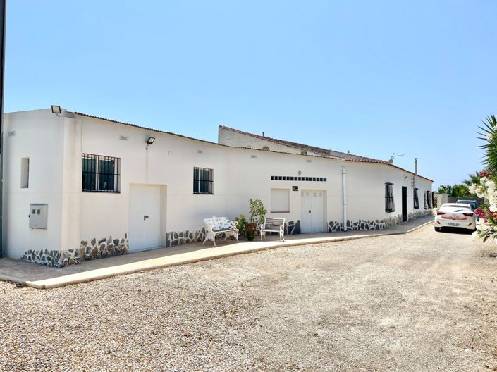 Image No.2-4 Bed Villa for sale