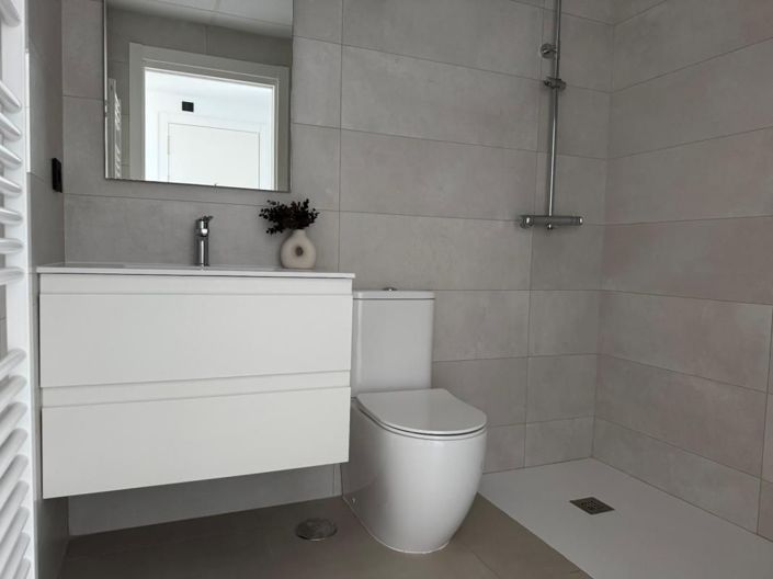 Image No.8-2 Bed Apartment for sale