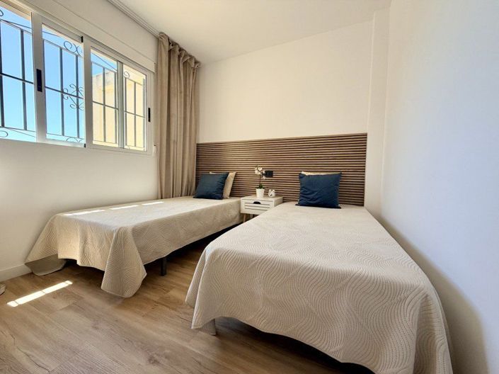 Image No.3-3 Bed House for sale