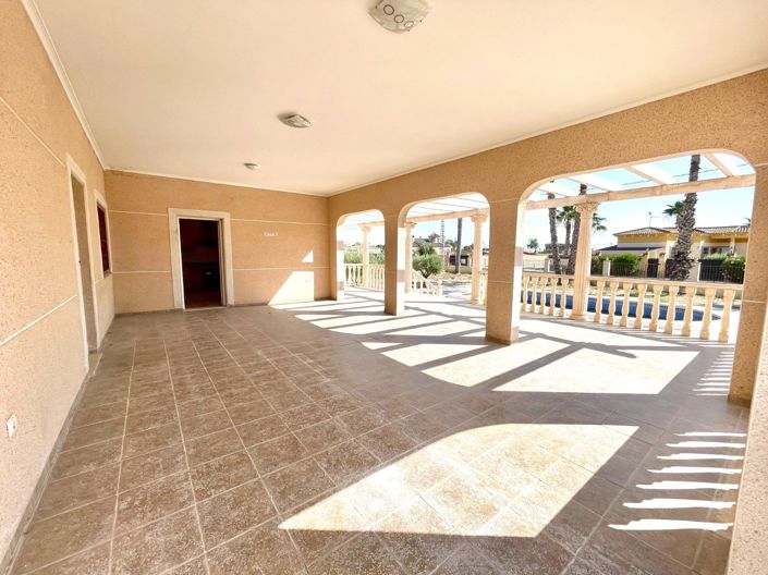 Image No.11-4 Bed Villa for sale