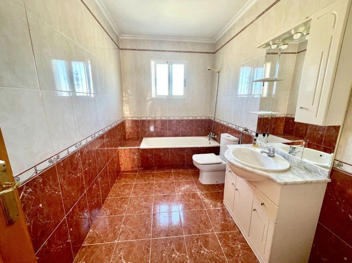 Image No.40-4 Bed Villa for sale