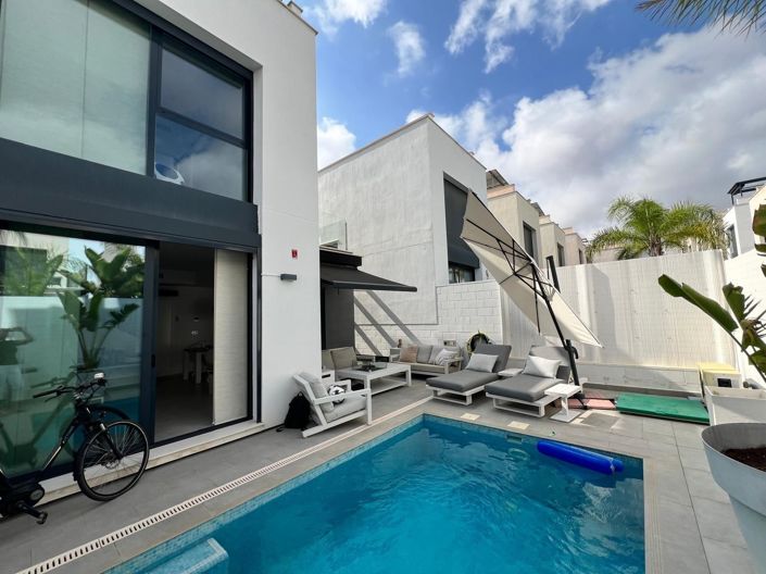 Image No.3-3 Bed Villa for sale