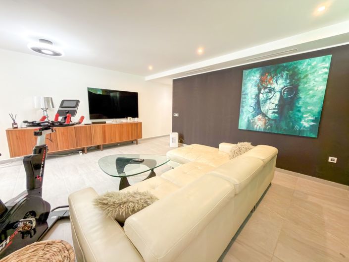 Image No.42-5 Bed Villa for sale