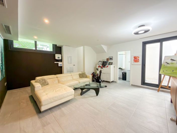Image No.44-5 Bed Villa for sale