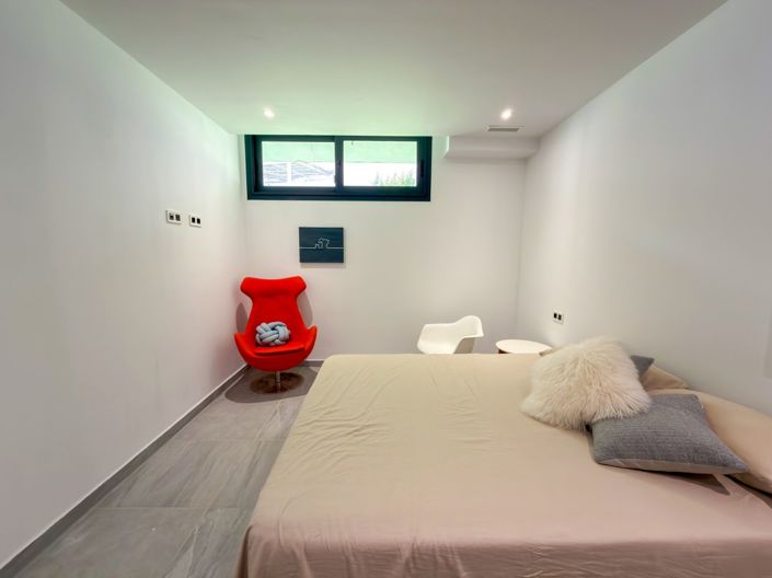 Image No.48-5 Bed Villa for sale
