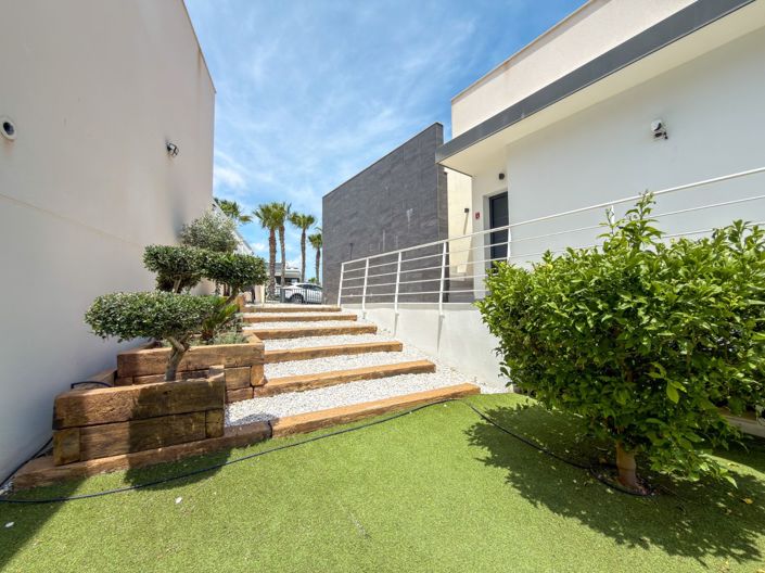 Image No.8-5 Bed Villa for sale