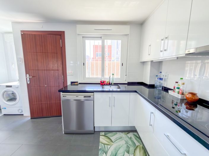 Image No.17-2 Bed House for sale