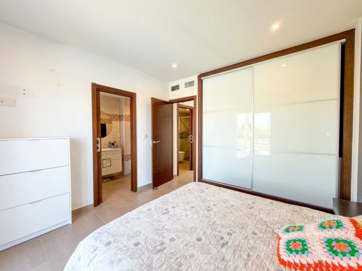 Image No.21-2 Bed House for sale