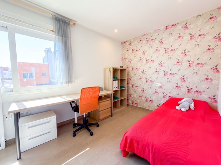 Image No.25-2 Bed House for sale