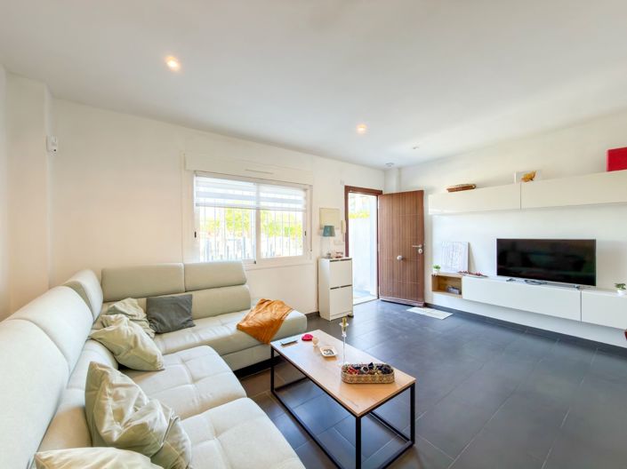 Image No.8-2 Bed House for sale