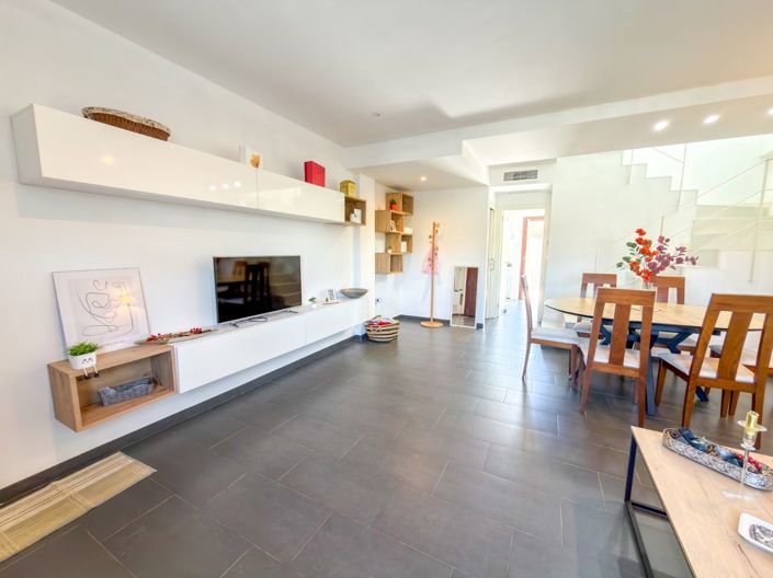 Image No.9-2 Bed House for sale