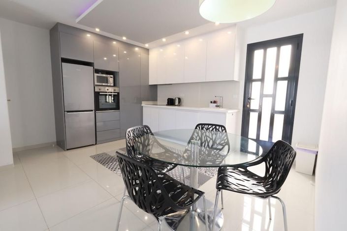 Image No.9-2 Bed Apartment for sale