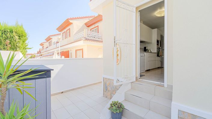 Image No.25-3 Bed Townhouse for sale