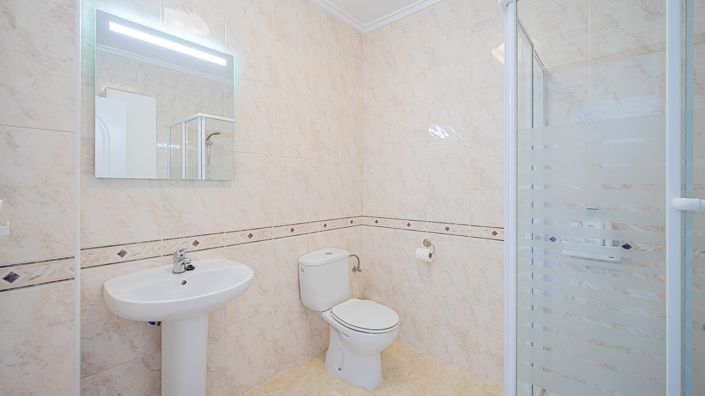 Image No.50-3 Bed Townhouse for sale