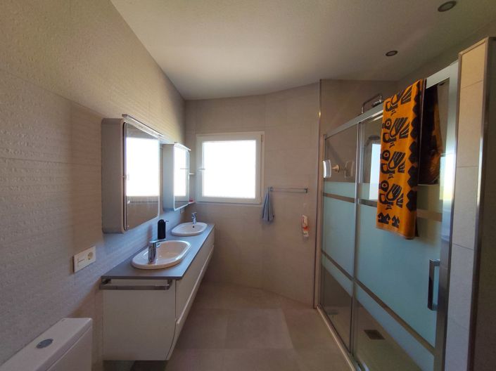 Image No.29-5 Bed Villa for sale