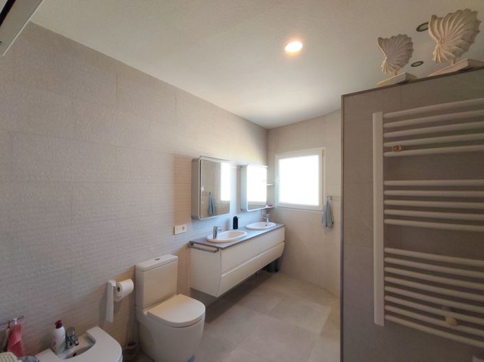 Image No.30-5 Bed Villa for sale