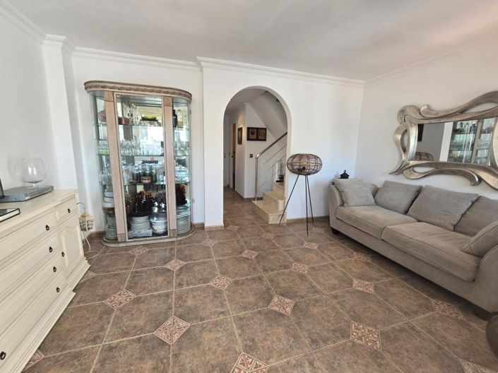 Image No.10-3 Bed House for sale