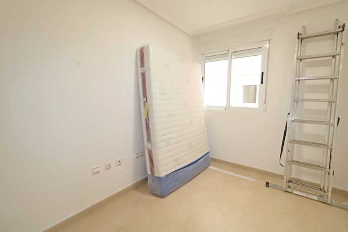 Image No.17-4 Bed Apartment for sale
