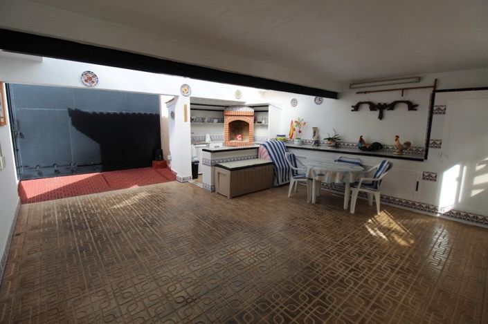 Image No.6-5 Bed House for sale