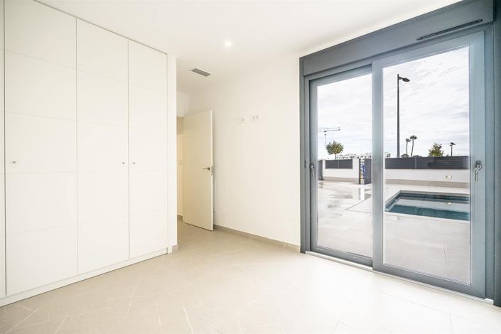 Image No.17-5 Bed Villa for sale