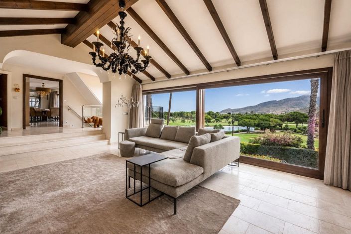 Image No.3-4 Bed Villa for sale