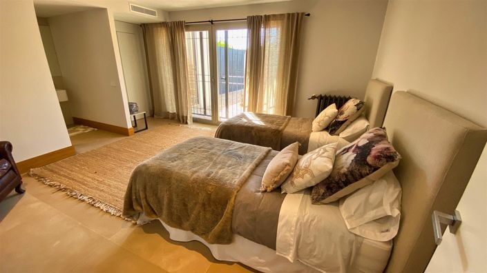 Image No.10-5 Bed Villa for sale