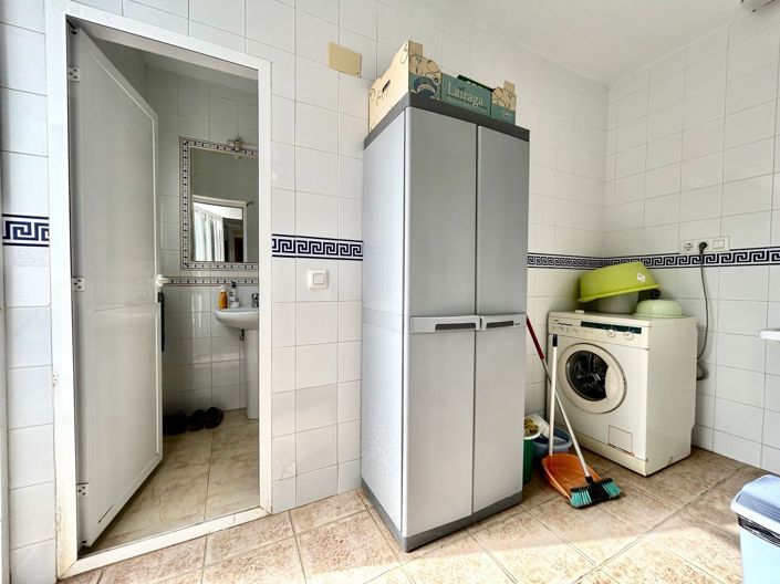 Image No.15-3 Bed House for sale