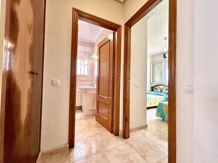 Image No.17-3 Bed House for sale