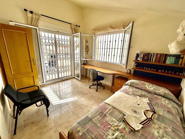Image No.25-3 Bed House for sale
