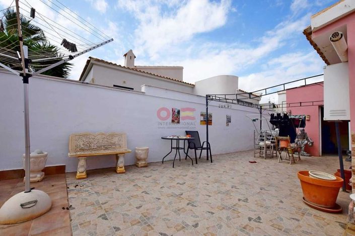 Image No.3-Villa de 4 chambres à vendre à Orihuela Costa