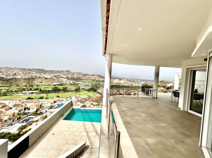 Image No.2-4 Bed Villa for sale
