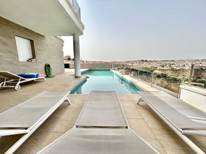 Image No.3-4 Bed Villa for sale