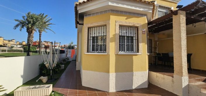 Image No.3-3 Bed Villa for sale