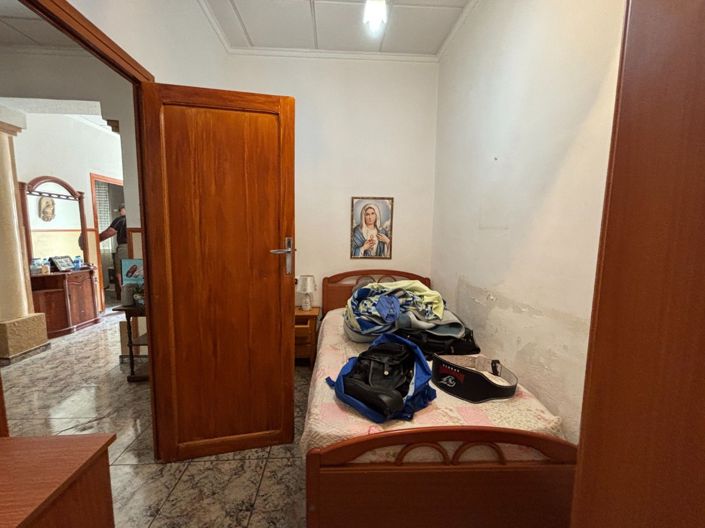 Image No.15-4 Bed House for sale