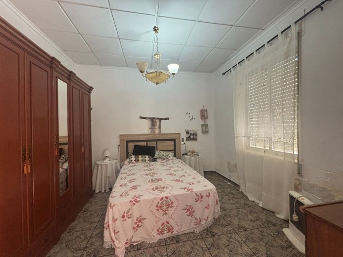 Image No.3-4 Bed House for sale