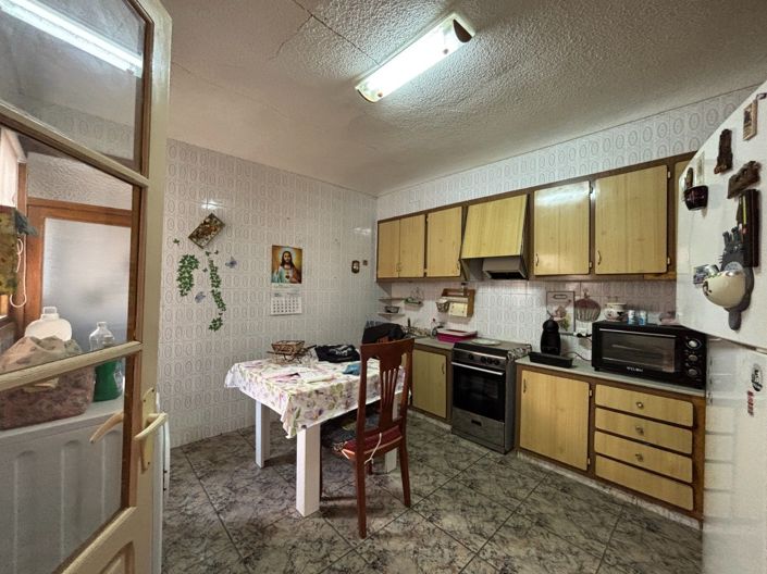 Image No.7-4 Bed House for sale