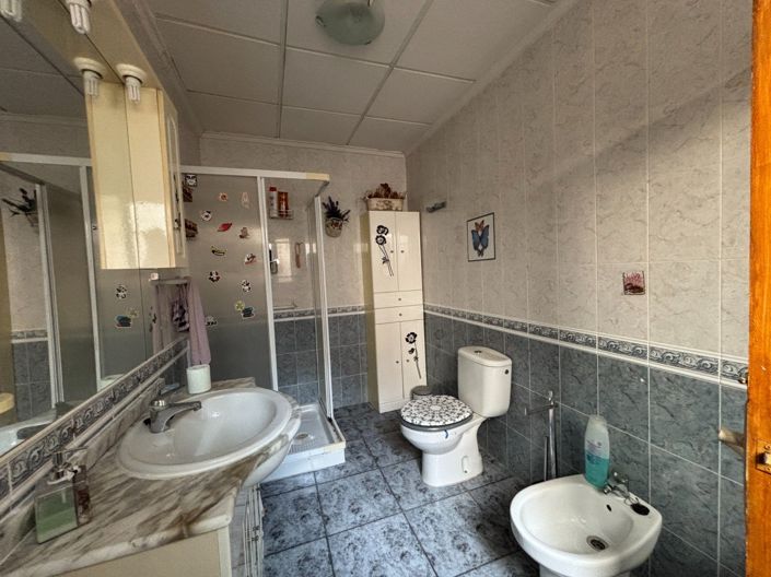 Image No.9-4 Bed House for sale