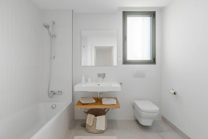 Image No.10-3 Bed House for sale