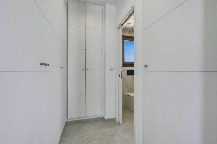 Image No.27-4 Bed Villa for sale
