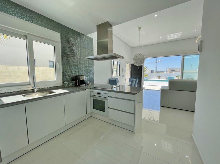 Image No.10-3 Bed Villa for sale
