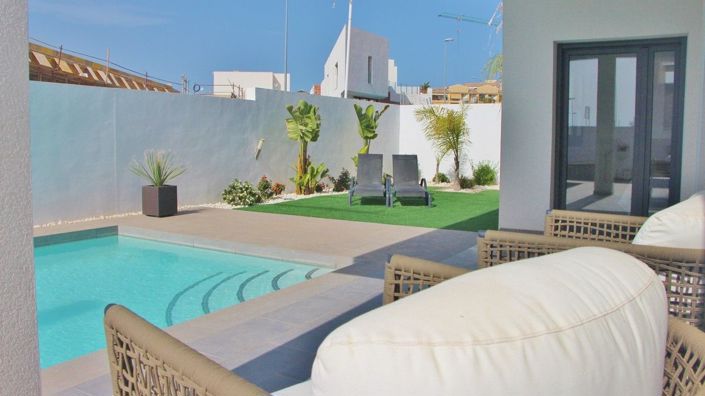 Image No.3-3 Bed Villa for sale