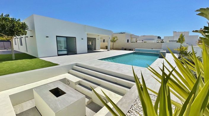 Image No.8-3 Bed Villa for sale
