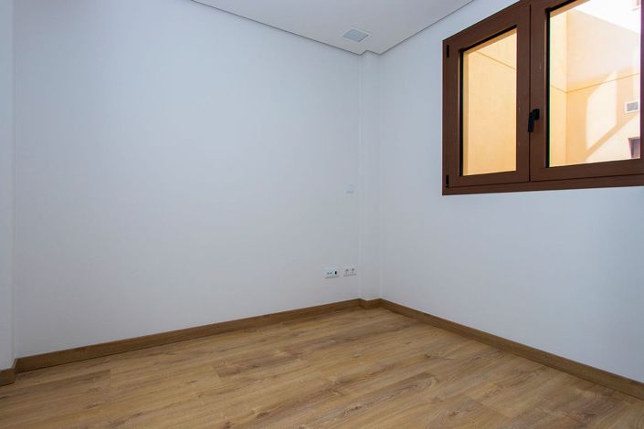 Image No.24-3 Bed Apartment for sale