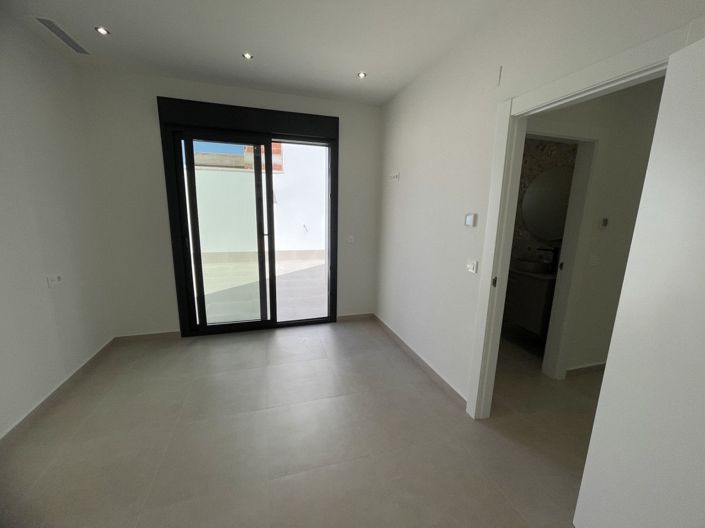 Image No.22-3 Bed Villa for sale