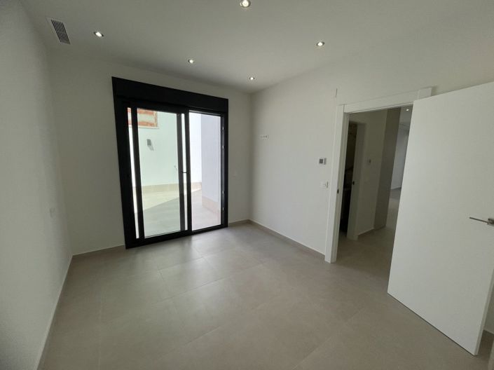 Image No.28-3 Bed Villa for sale