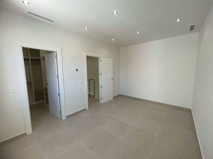 Image No.39-3 Bed Villa for sale