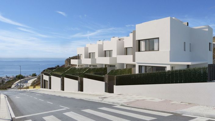 Image No.10-4 Bed House for sale