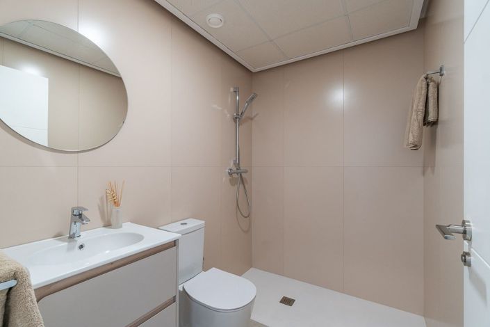 Image No.20-4 Bed Apartment for sale